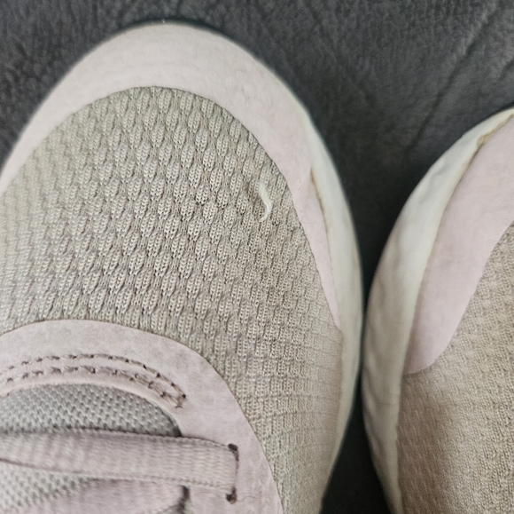 Nike Girls Revolution 5 BQ5671-601 Pink Black Running Shoes Sneakers Size 6Y. - Picture 7 of 9